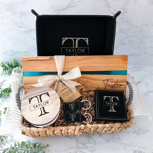 Personalized leatherette gift basket set with engraved cutting board elegant kitchen gift for couples family or clients perfect for weddings housewarming or anniversaries premium custom gift set featuring high-quality materials and personalized details