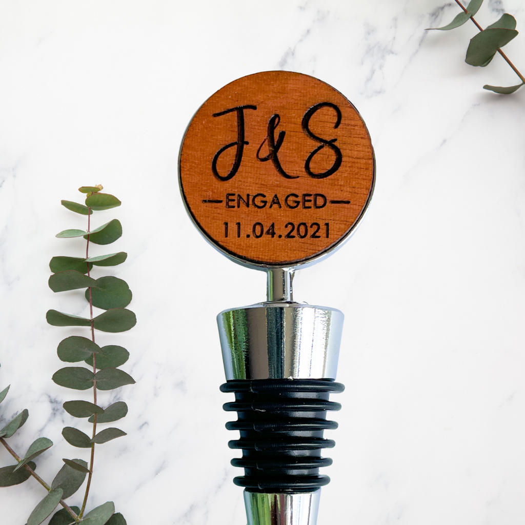 Personalized Wine Stoppers for Engagement or Wedding (Initials)Personalized Wine Stoppers for Engagement or Wedding (Initials)